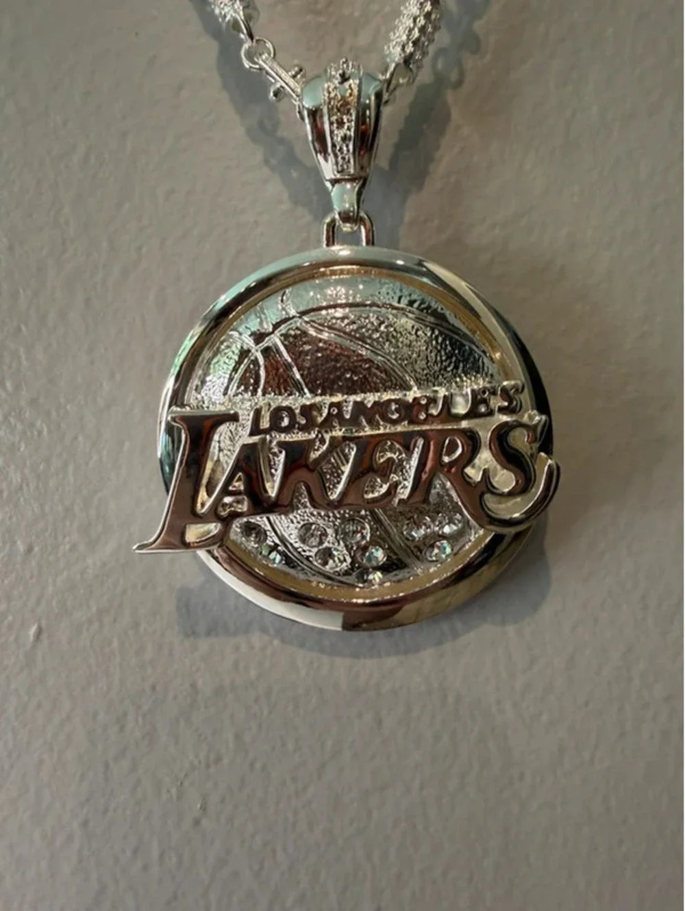 Los Angeles Lakers Spinning Medallion Necklace 28” Silver Tone Rhinestone